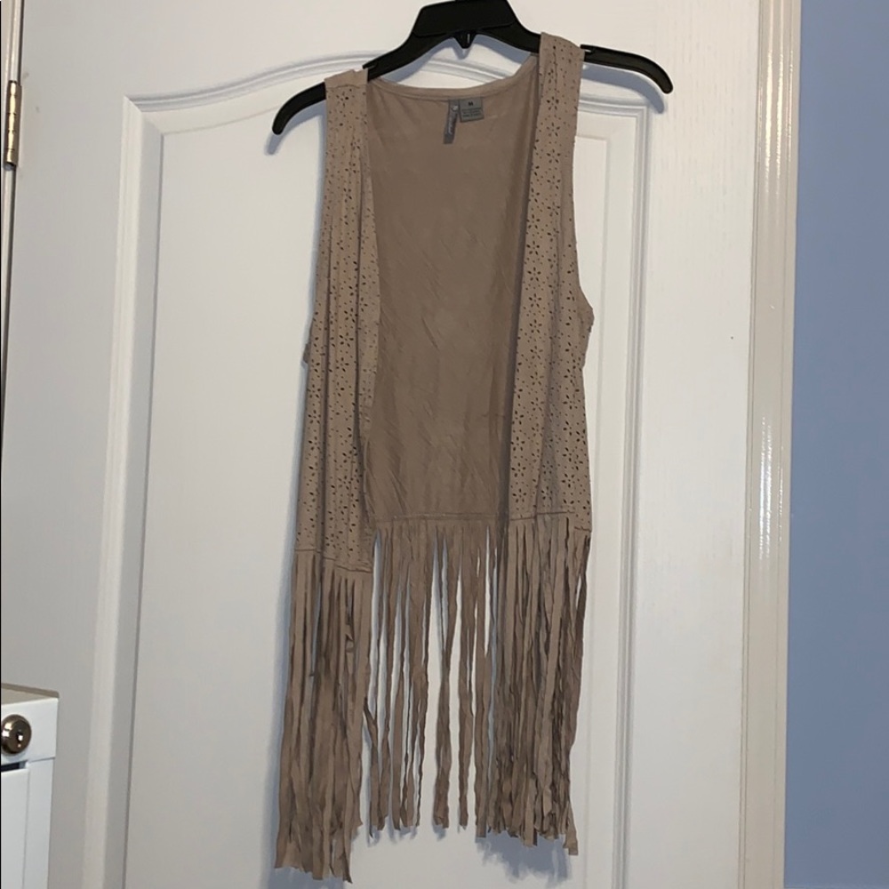 Very soft vest with tassels